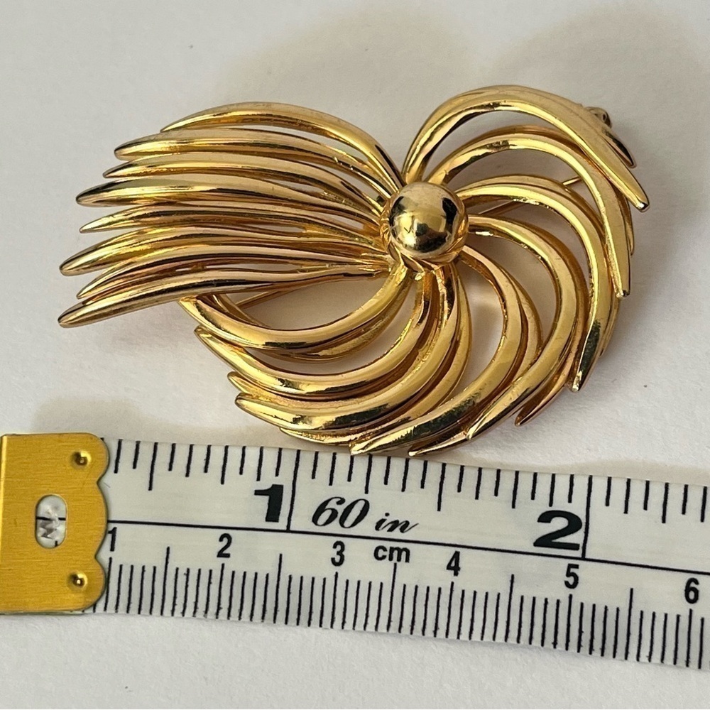 VALENZA Signed Brooch Vintage 2-inch Retro Valenza Gold Tone Pin Brooch
